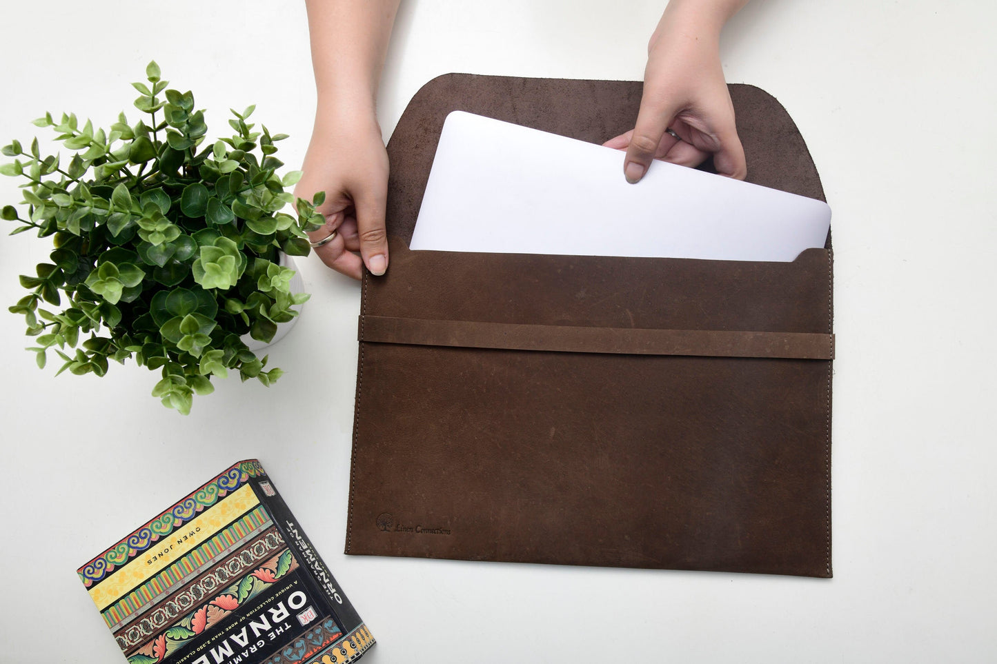 Handmade Genuine Leather macbook sleeve case for 12 13 15 inch macbook / vintage distressed leather macbook air 13 15 inch sleeve case